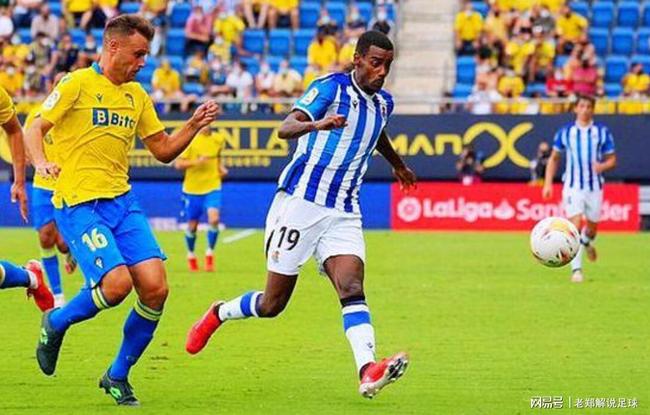 深圳新鹏城与李智、南松、张煜东、王峤完成续约